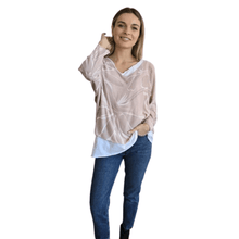 Cargar imagen en el visor de la galería, Sweater Italiano estampado con polera blanca, fondo Rosado
