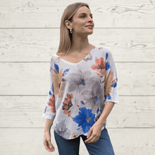 Cargar imagen en el visor de la galería, Sweater Italianon estampado flores, fondo blanco
