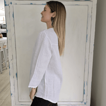 Cargar imagen en el visor de la galería, Blusa de Lino Italiano dos botones, color Blanco
