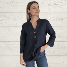 Cargar imagen en el visor de la galería, Blusa de Lino Italiano dos botones, color Azul Marino
