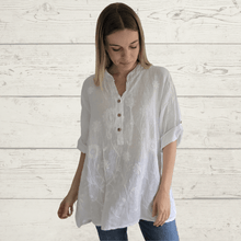 Cargar imagen en el visor de la galería, Blusa de Lino Italiano bordada, color Blanco
