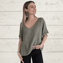 Cargar imagen en el visor de la galería, Sweater Italiano manga 3/4, color Verde Musgo
