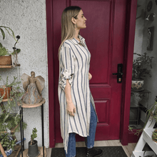 Cargar imagen en el visor de la galería, Vestido 100% Lino Italiano Rayado, color Beige con Azul
