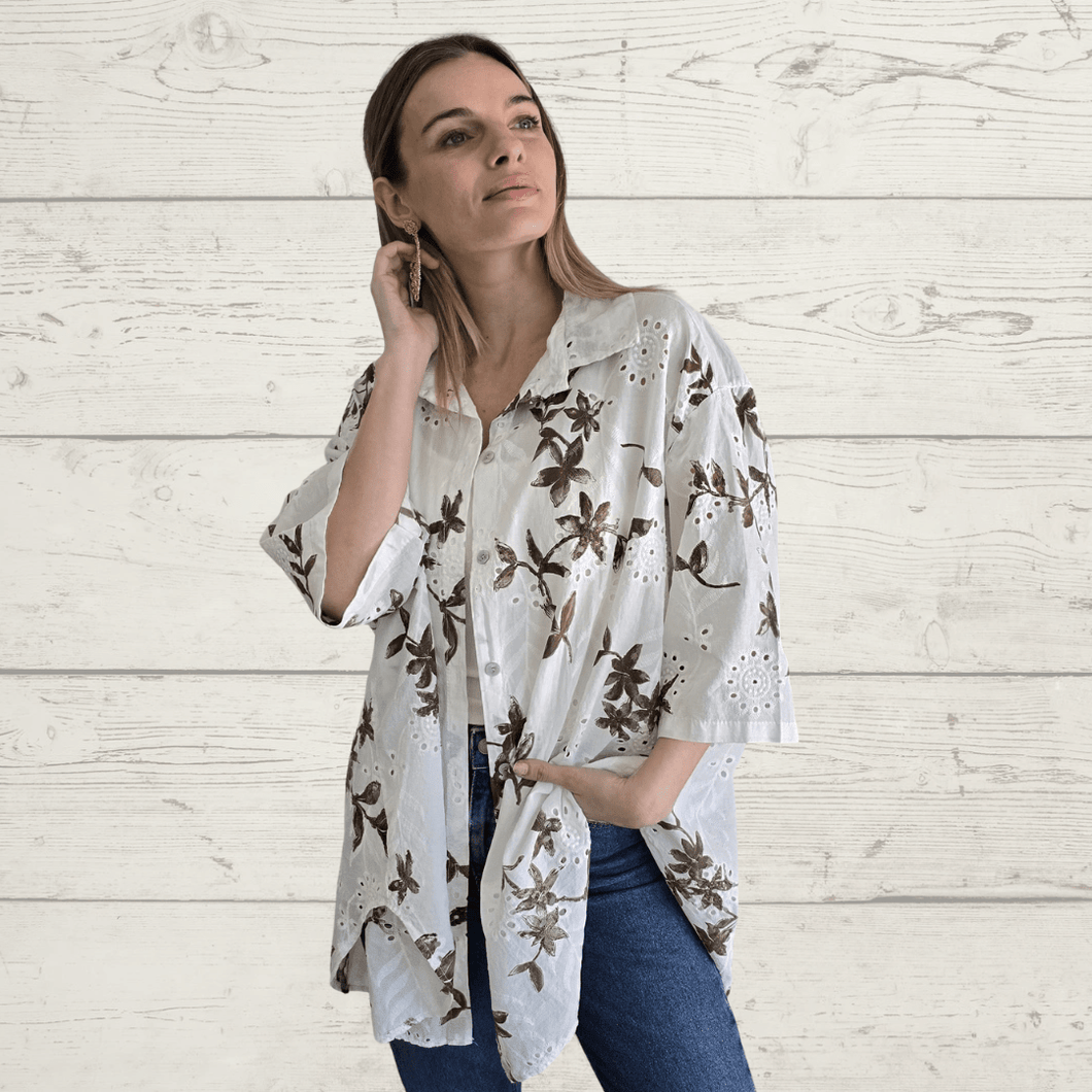 Blusa Italiana estampada y bordada, color Blanco con Chocolate