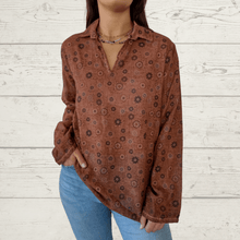 Cargar imagen en el visor de la galería, Sweater Italiano con blusa, color Camel
