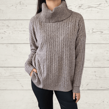 Cargar imagen en el visor de la galería, Sweater Trenzado, color Taupe
