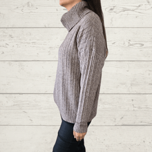 Cargar imagen en el visor de la galería, Sweater Trenzado, color Taupe
