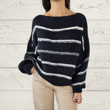 Cargar imagen en el visor de la galería, Sweater Italiano Rayado, fondo Azul Marino
