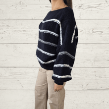 Cargar imagen en el visor de la galería, Sweater Italiano Rayado, fondo Azul Marino
