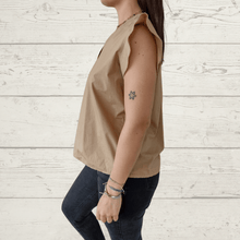 Cargar imagen en el visor de la galería, Blusa Italiana vuelo mangas, color tostado
