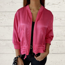Cargar imagen en el visor de la galería, Chaqueta Italiana de raso, con cierre, color fucsia
