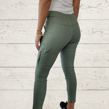Cargar imagen en el visor de la galería, Pantalon Italiano cargo, color verde musgo
