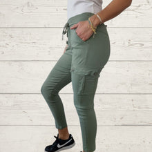 Cargar imagen en el visor de la galería, Pantalon Italiano cargo, color verde musgo
