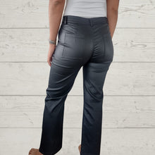 Cargar imagen en el visor de la galería, Pantalón eco cuero opaco, color negro
