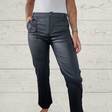 Cargar imagen en el visor de la galería, Pantalón eco cuero opaco, color negro
