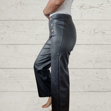 Cargar imagen en el visor de la galería, Pantalón Italiano eco cuero opaco, color negro
