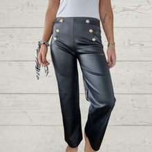 Cargar imagen en el visor de la galería, Pantalón Italiano eco cuero opaco, color negro
