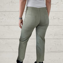 Cargar imagen en el visor de la galería, Pantalón de gabardina, color verde musgo
