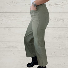 Cargar imagen en el visor de la galería, Pantalón de gabardina, color verde musgo
