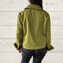 Cargar imagen en el visor de la galería, Chaqueta Botones, color Verde Pistacho

