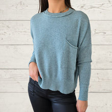 Cargar imagen en el visor de la galería, Sweater un bolsillo, color Verde Menta
