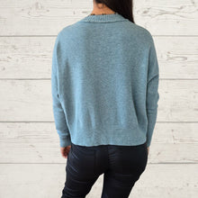 Cargar imagen en el visor de la galería, Sweater un bolsillo, color Verde Menta
