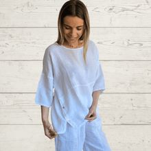 Cargar imagen en el visor de la galería, Blusa 100% Lino Italiano con botones a los lados, color Blanco
