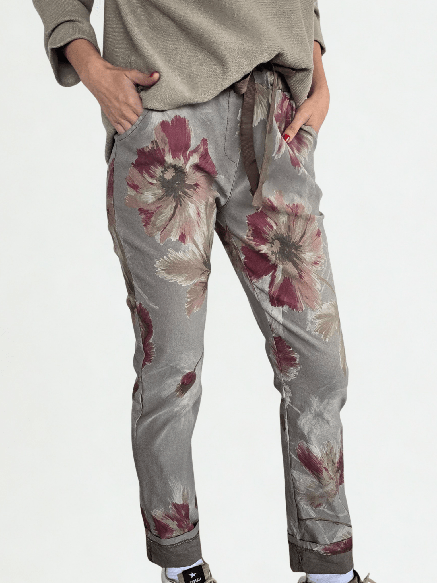Pantalón Jogger Italiano estampado, fondo Taupe con burdeo