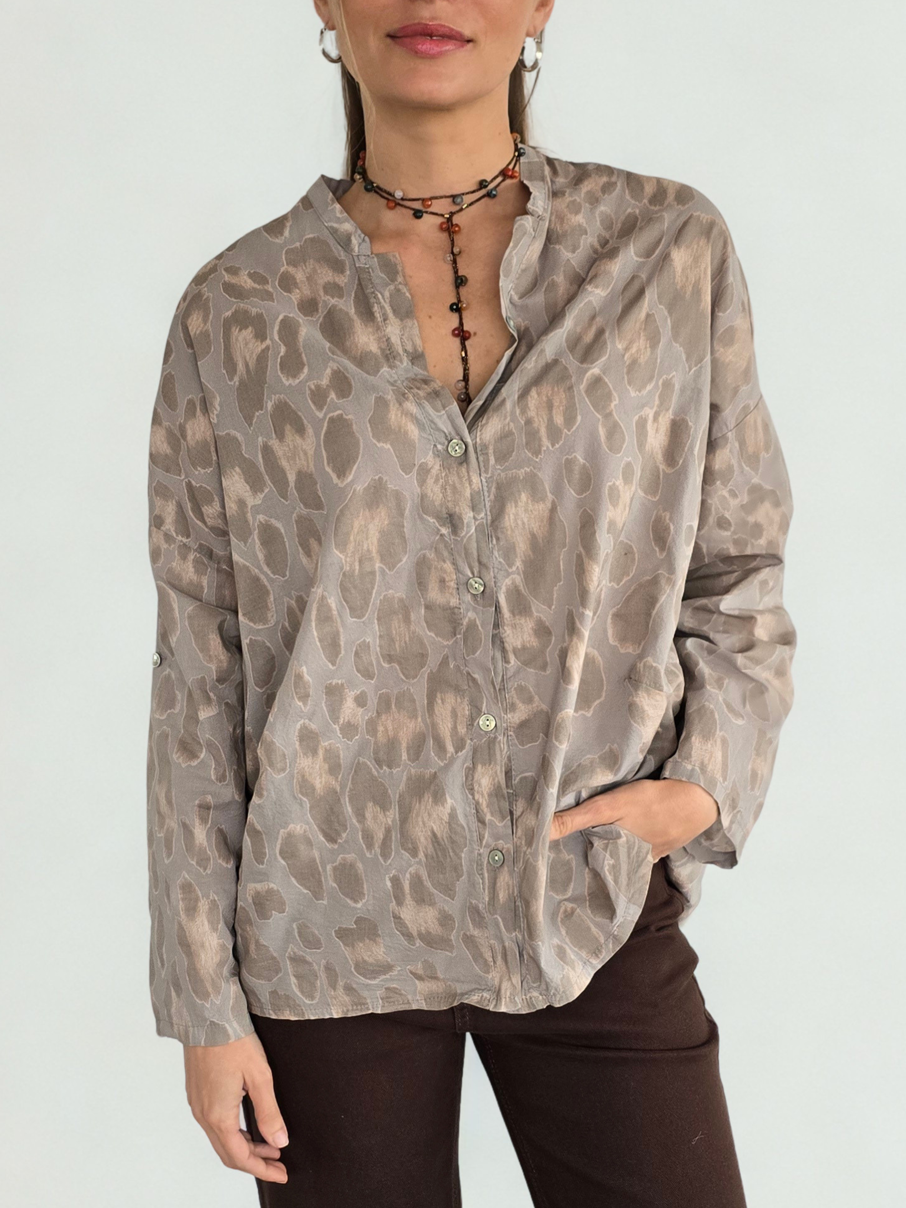 Blusa Italiana Animal Print, fondo Taupe