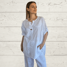Cargar imagen en el visor de la galería, Blusa Italiana Bordada, color Blanco
