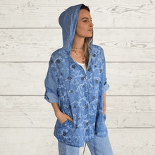 Cargar imagen en el visor de la galería, Chaqueta bordada, color Celeste
