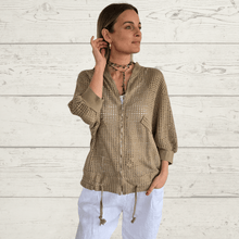 Cargar imagen en el visor de la galería, Chaqueta Bomber Italiana crochet, color Camel
