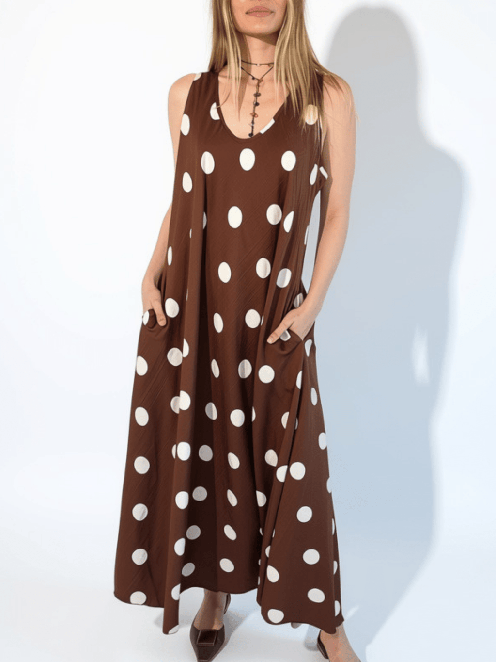 Vestido Lunares, fondo Chocolate