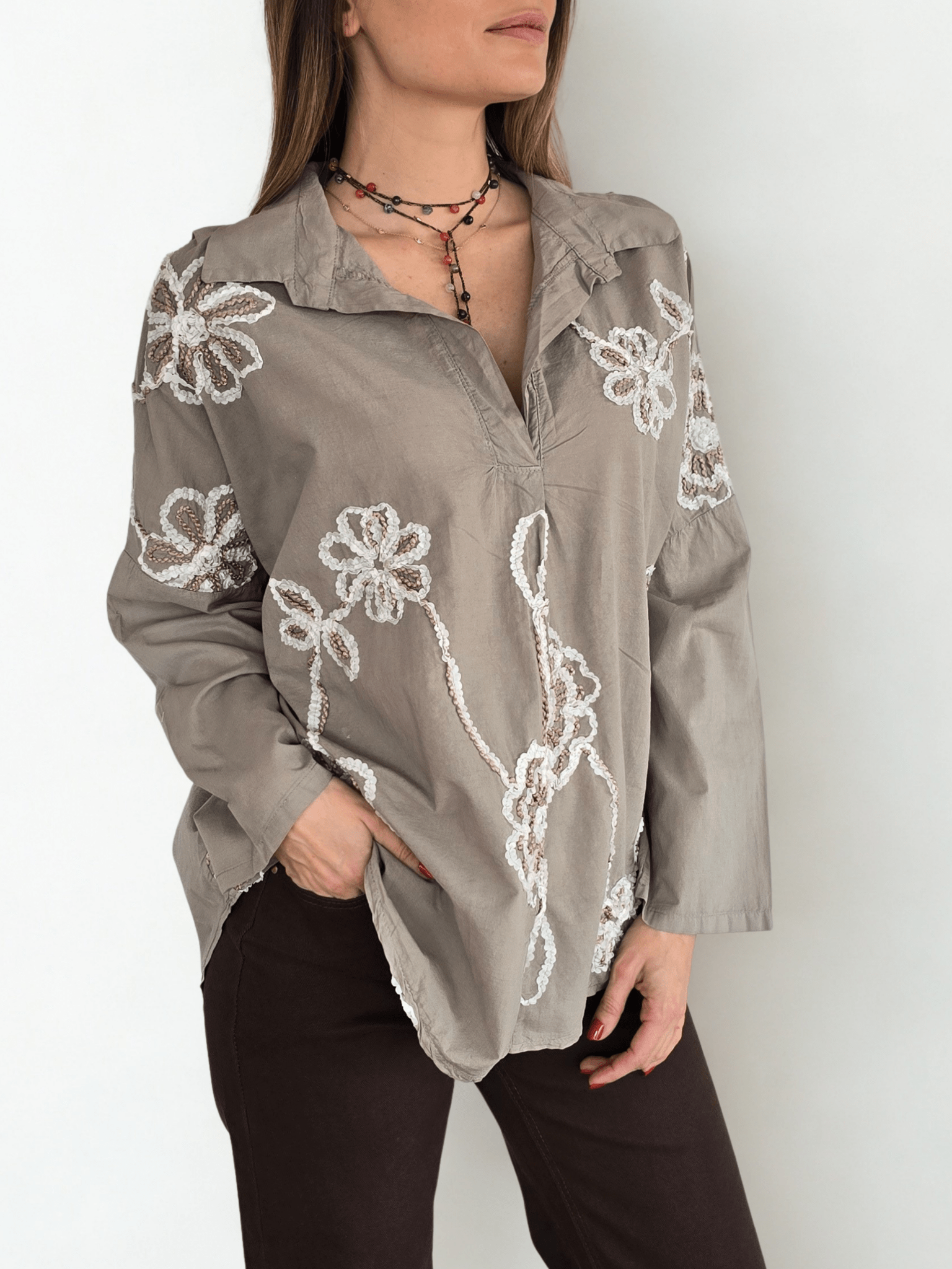 Blusa Italiana Bordada, color Taupe