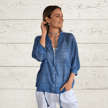 Cargar imagen en el visor de la galería, Chaqueta Bomber Italiana crochet, color Azul
