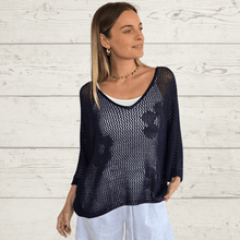 Cargar imagen en el visor de la galería, Sweater Italiano con flores, color azul marino
