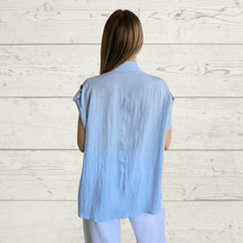 Cargar imagen en el visor de la galería, Blusa botón hombro, color Celeste

