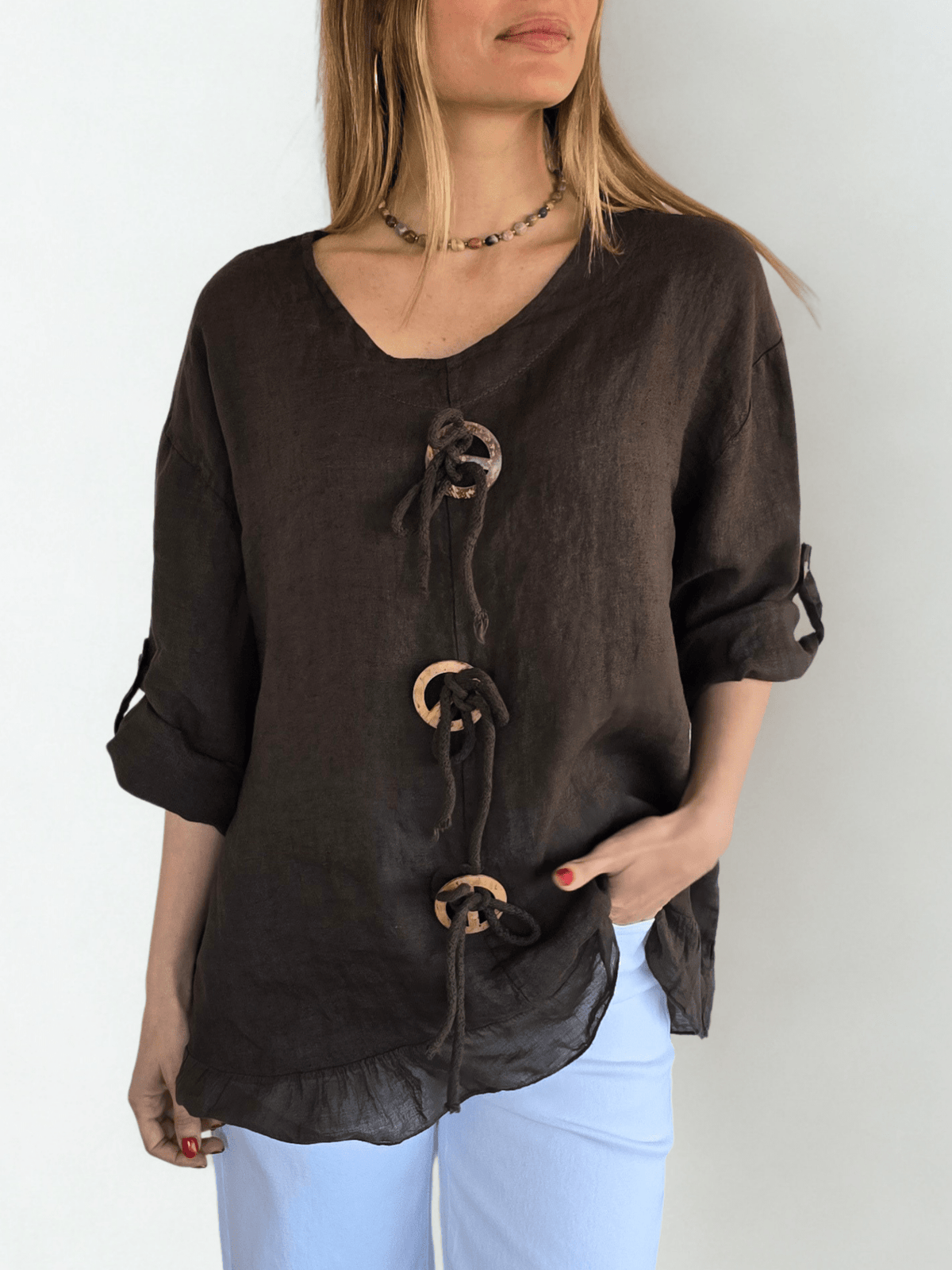 Blusa Italiana 100% Lino con tres Botones, color Chocolate
