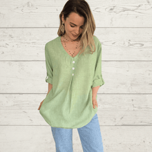 Cargar imagen en el visor de la galería, Blusa con botones en el escote, color Verde
