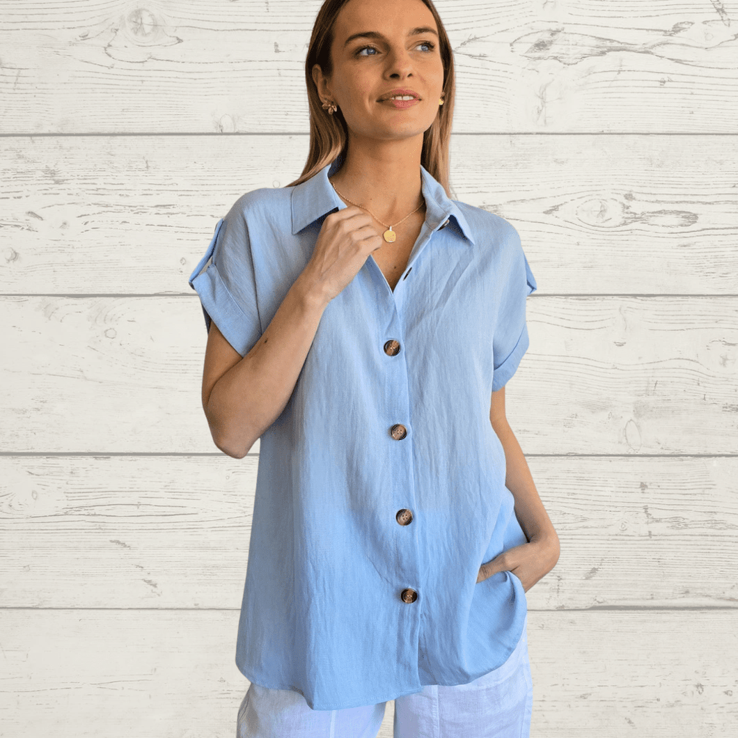 Blusa botón hombro, color Celeste