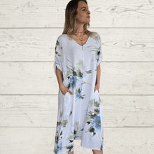 Cargar imagen en el visor de la galería, Vestido Estampado escote en V, fondo Blanco
