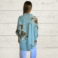 Cargar imagen en el visor de la galería, Blusa Estampada, fondo Verde Menta
