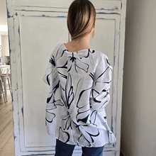 Cargar imagen en el visor de la galería, Blusa Italiana 100% Lino Estampado, fondo Blanco
