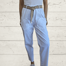 Cargar imagen en el visor de la galería, Pantalón Jogger Italiano dos bolsillos desflecados, color Blanco
