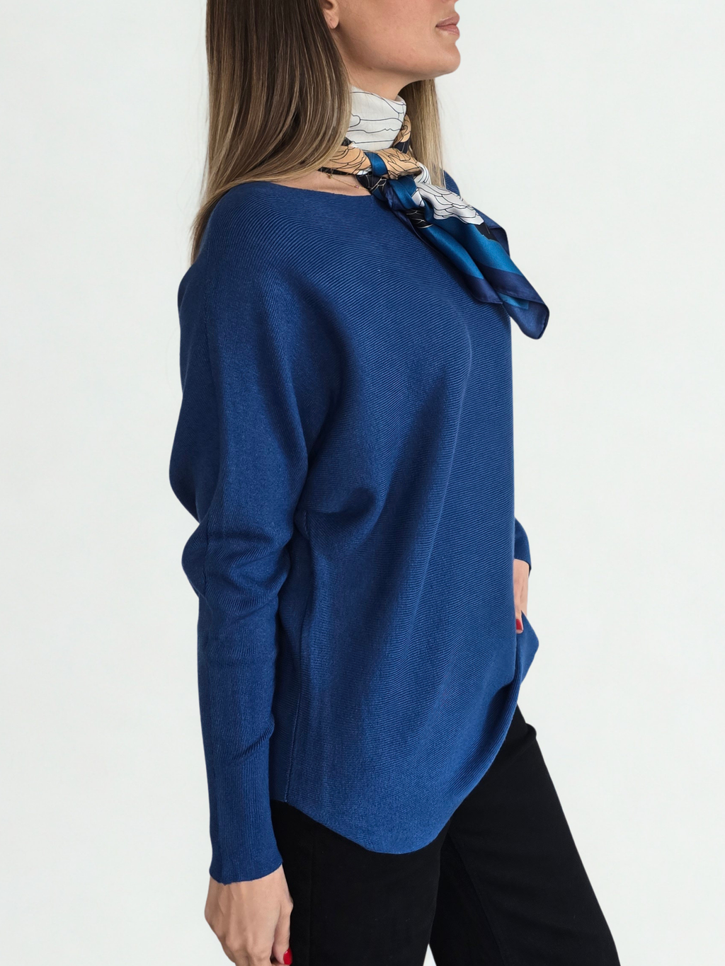 Sweater Murciélago, color Azul