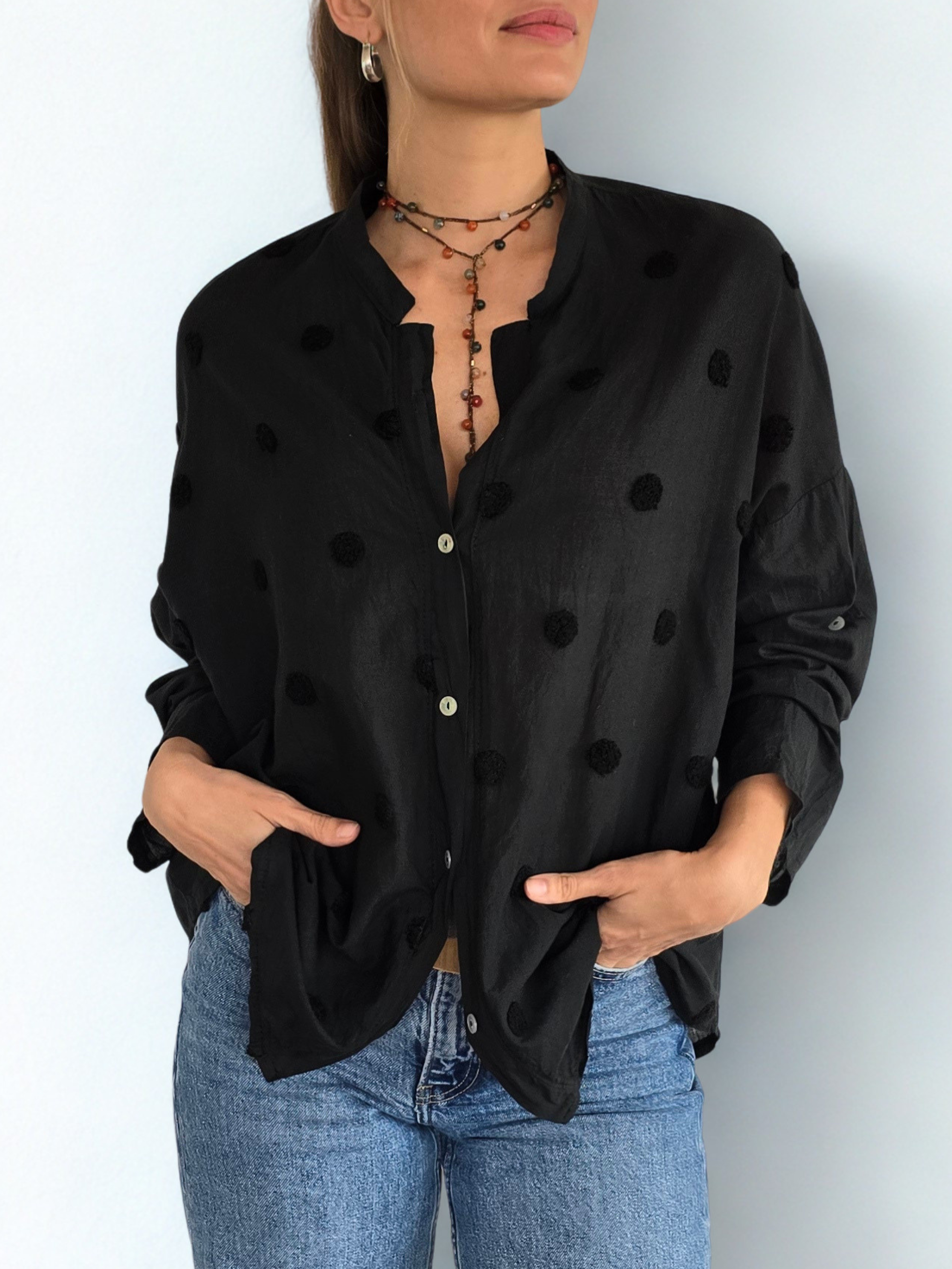 Blusa Italiana Bordado Circulos, color Negro