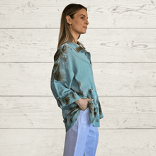 Cargar imagen en el visor de la galería, Blusa Estampada, fondo Verde Menta
