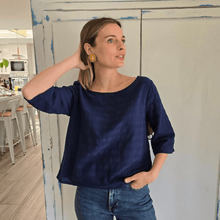 Cargar imagen en el visor de la galería, Blusa Italiana con botones en la espalda, color Azul
