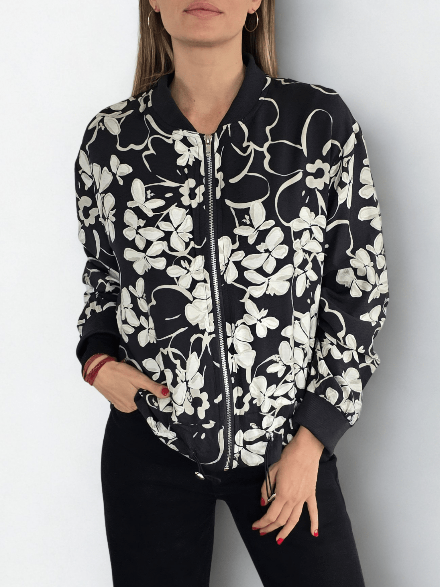 Chaqueta Bomber estampada, fondo Negro