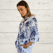 Cargar imagen en el visor de la galería, Blusa Italiana Nápoles, fondo Blanco
